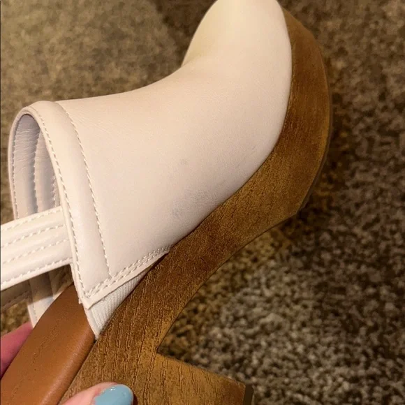 Universal Thread Clogs - Picture 7 of 7